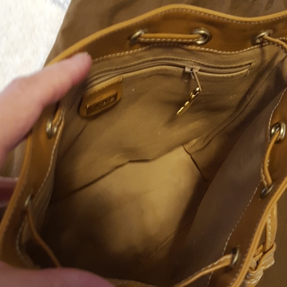 * SOLD *  Authentic Vintage 1980s Gucci Bucket Bag - Picture 7 of 16